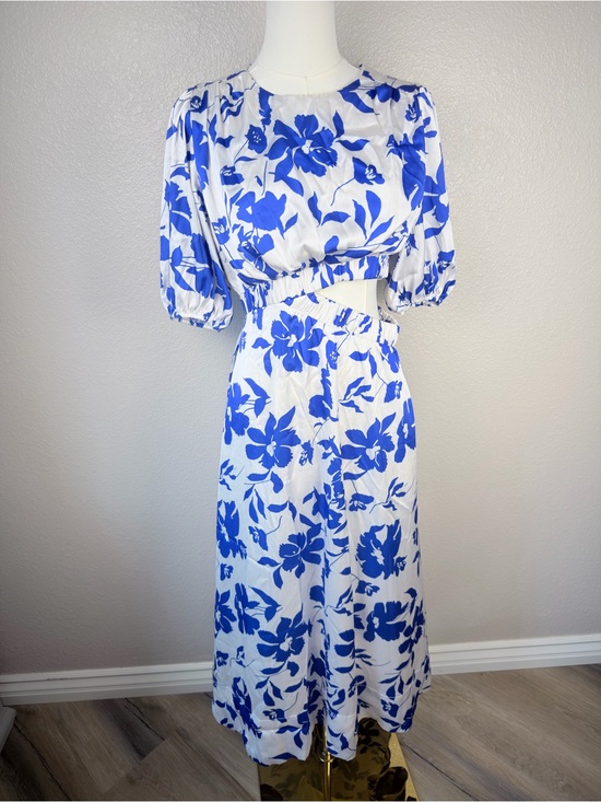 Petal & Pup Dresses & Skirts - NWT Petal & Pup White & Blue Floral Midi Dress Waist cutout Puff Sleeve, Medium